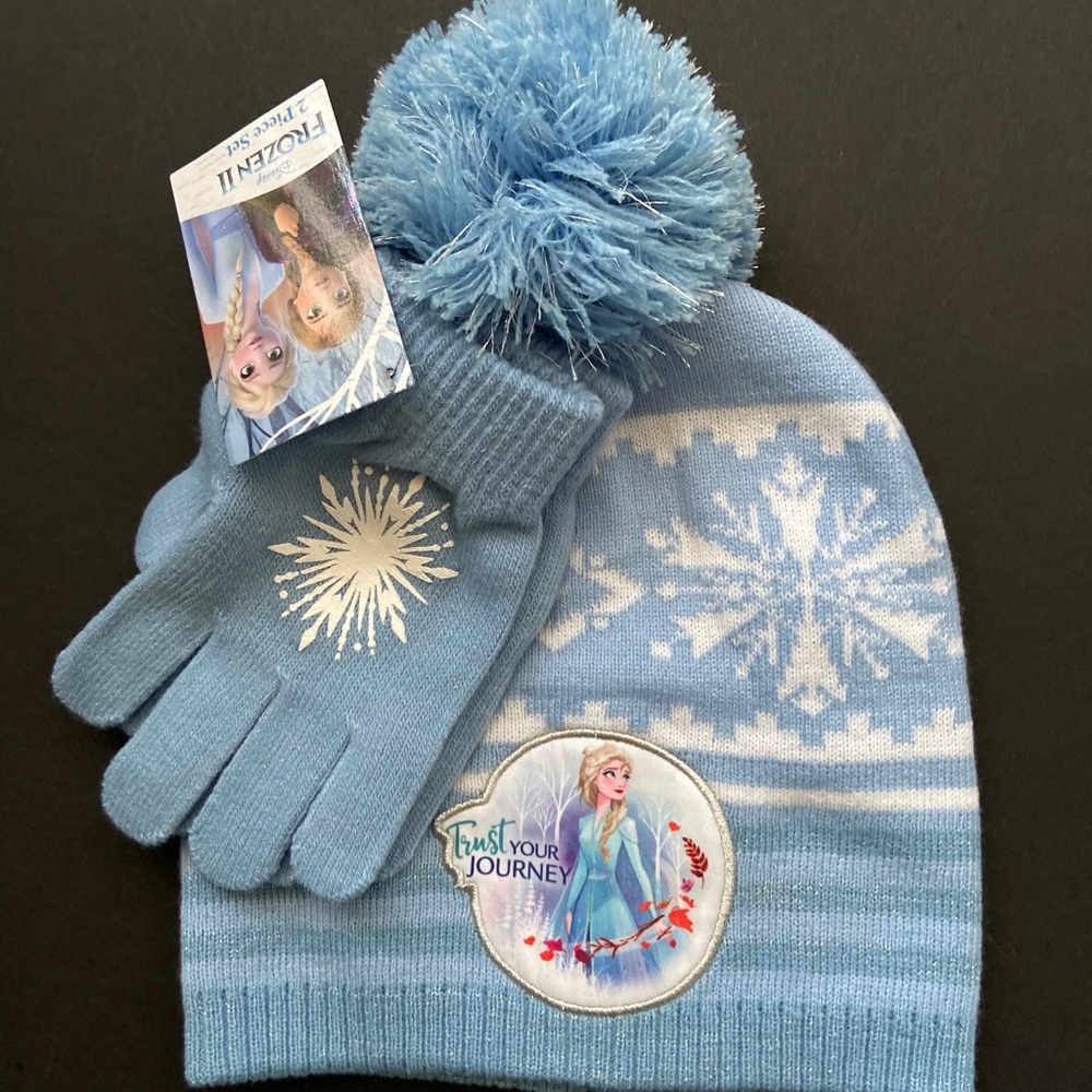 SOLD Disney Frozen II 2 Piece Set - Beanie and Glo